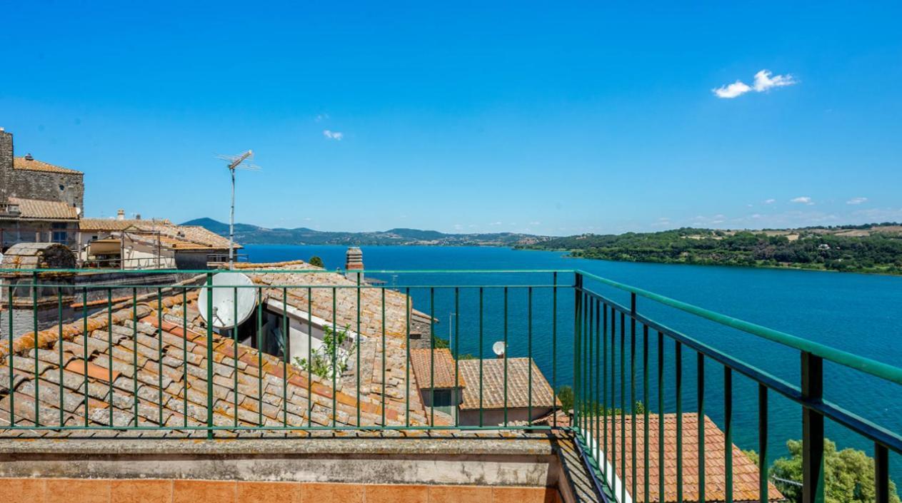 Attico Con Vista Lago - Miralago Anguillara Sabazia Bagian luar foto